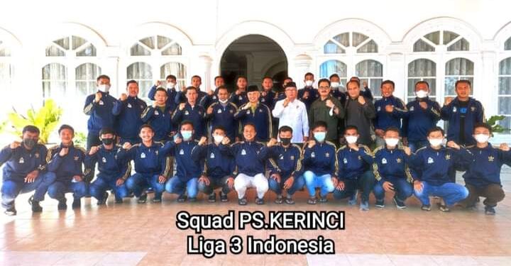 Lepas Squad PS Kerinci, Bupati Adirozal: Lakukan yang Terbaik Anak-anakku, Selamat Berjuang Untuk Kalian