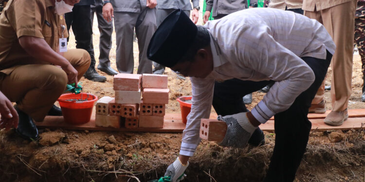 Letakkan Batu Pertama Pembangunan Sekretariat NU, Bupati UAS: Semoga Menambah Semarak Syiar Islam
