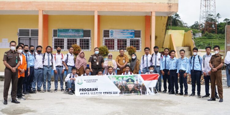 Kejaksaan Negeri Sungai Penuh Adakan Program JMS di SMKN 1 Kerinci, Ini Materinya