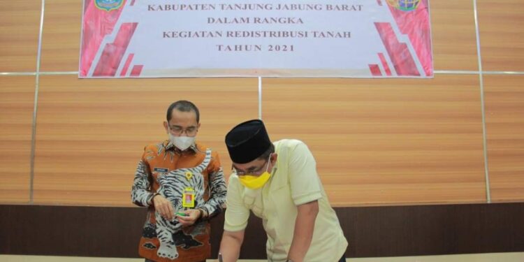 Bupati UAS Ikuti Sidang Panitia Pertimbangan Landreform Kabupaten Tanjab Barat
