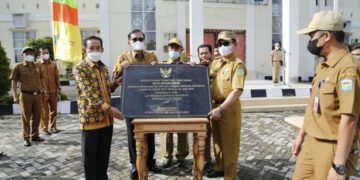 Wako Ahmadi Terima Arsip Dokumen Pemekaran Kota Sungai Penuh