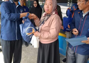 Rayakan HUT Ke-10, Partai Nasdem Kota Sungai Penuh Bagikan Sembako untuk Masyarakat yang Kurang Mampu