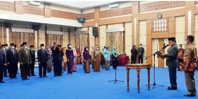 Sekitar Pukul 22,00 Wib Malam, Pemkot Sungai Penuh Lantik Puluhan Pejabat Eselon III dan IV