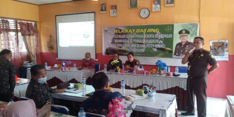Kejari Sungai Penuh Gelar Penyuluhan Hukum di SMAN 2 Kecamatan Air Hangat Barat