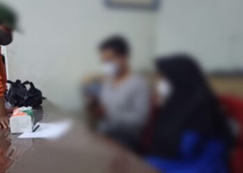 Heboh, Sepasang Kekasih MESUM Didalam Mobil