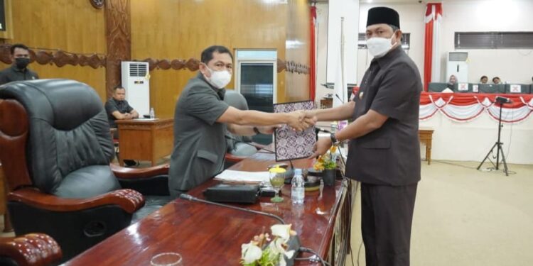 Wabup Hairan Sampaikan Tanggapan Bupati dalam Paripurna DPRD Tanjabbar