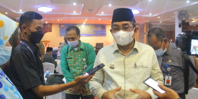 Pemkab Tanjab Barat Permudah Urusan Perizinan