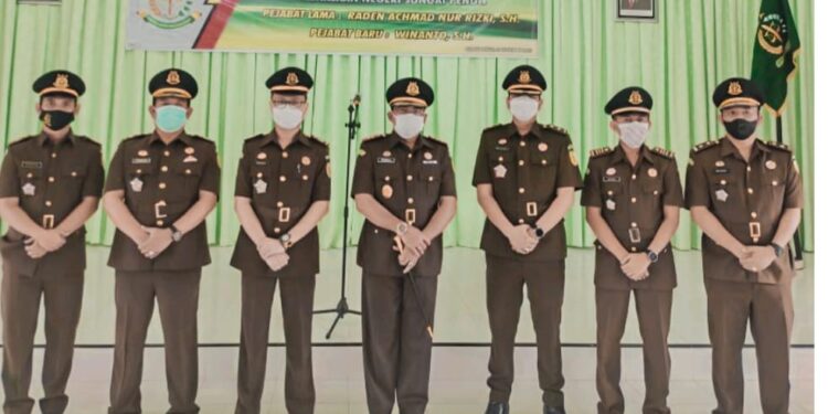 Serah terima Kasi Perdata dan Tata Usaha Kejaksaan Negeri Sungai Penuh Berlangsung Khidmat