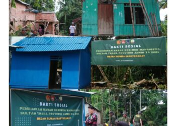 Ditengah Pelaksanakan Diksarmil, Menwa Sultan Thaha Baksos Bedah Dua Rumah Warga Gunung Mas