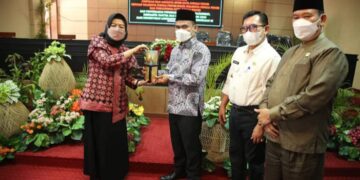 Ketua DPRD Sungai Penuh Terima Penghargaan Green Leadership