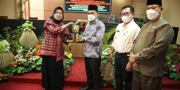 Ketua DPRD Sungai Penuh Terima Penghargaan Green Leadership