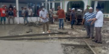 Bupati UAS Bantu Pembangunan Halaman Masjid, Warga: Terima Kasih Pemkab Tanjab Barat