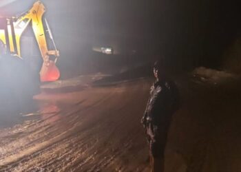 Bidang Tanggap Darurat Dinas PUPR Kerinci Cepat dan Sigap, Tanggapi Jalan Nasional Tertimbun Longsor