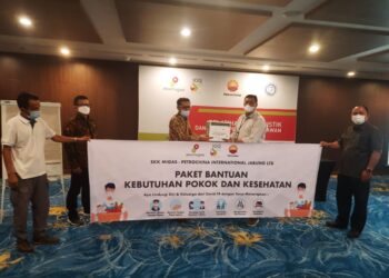Peduli Wartawan, SKK Migas – PetroChina Bagikan Sembako untuk Anggota FJM Jambi