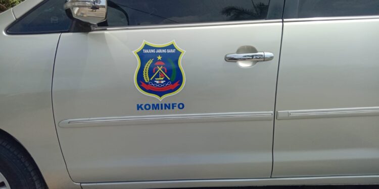 Kendaraan Dinas Pemkab Tanjab Barat Mulai di Pasang Stiker, Ini Kata Wabup Hairan