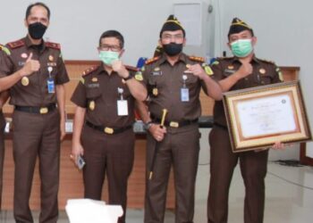 Bidang Intelijen Kejari Sungai Penuh Raih Penghargaan Kategori Kinerja Terbaik I dalam Tahun 2021 di Wilayah Hukum Provinsi Jambi