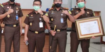 Bidang Intelijen Kejari Sungai Penuh Raih Penghargaan Kategori Kinerja Terbaik I dalam Tahun 2021 di Wilayah Hukum Provinsi Jambi