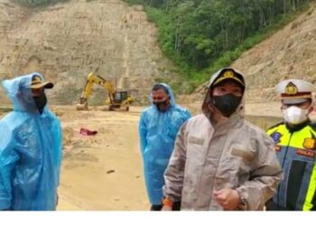 Kapolres Kerinci Turun Langsung ke Lokasi Longsor di Km 21 Puncak – Tapan