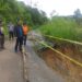 Didampingi Kadis PUPR,  Anggota DPRD Sungai Penuh, Yoshadi Turun Langsung ke Lokasi Longsor