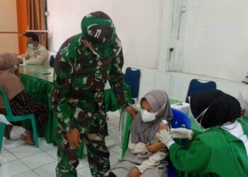 Dandim 0417 Melalui Pasiter Kerinci Pantau Langsung Vaksinasi KBT