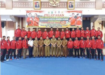 Wako Ahmadi Lepas Kontingen Tim Sepak Bola Persikota Kota Sungai Penuh