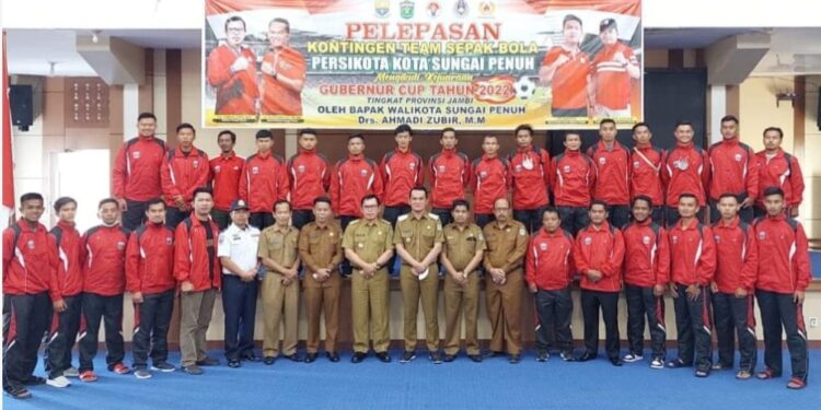 Wako Ahmadi Lepas Kontingen Tim Sepak Bola Persikota Kota Sungai Penuh