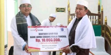 Safari Jumat di Desa Karya Maju, Bupati UAS Serahkan Bantuan Dana CSR