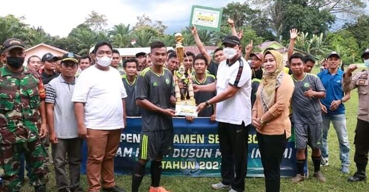 Resmi Ditutup Wabup Hairan, Kesebelasan Rantau Badak Juara KPDM CUP 2021