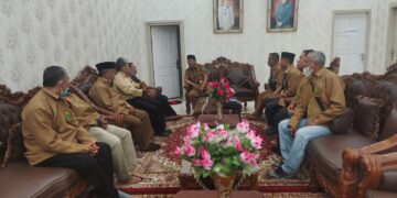 Audiensi Bersama Bupati, PBSI Tanjab Barat Sampaikan Program Kerja dan Pelantikan