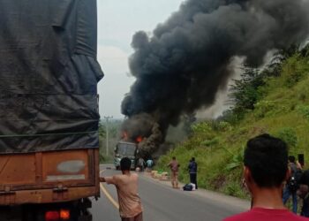 Diduga Korsleting Mesin, Satu Unit Bus Jurusan Medan – Palembang Terbakar