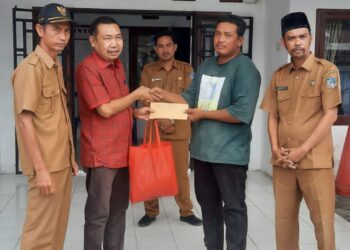 Fraksi PDI Perjuangan Tanjab Barat Berikan Bantuan Korban Kebakaran di Batang Asam