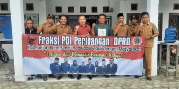 Fraksi PDI Perjuangan Tanjab Barat Berikan Bantuan Korban Kebakaran di Batangasam