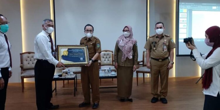 Pemkot Raih Penghargaan Pengelolaan Keuangan Paling Efektif Terhadap Kesejahteraan