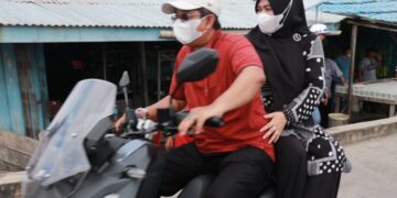 Naik Motor, Bupati Anwar Sadat “Blusukan” Beri Bantuan untuk Lansia