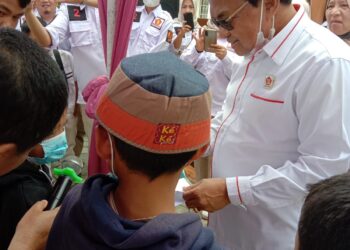 Afrizal Ikut Bagikan Santunan Anak Yatim Piatu pada Peringatan HUT Gerindra Ke-14