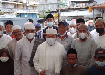 Bupati Anwar Sadat Dampingi Gubernur Jambi Serahkan Bantuan Ke Korban Musibah kebakaran