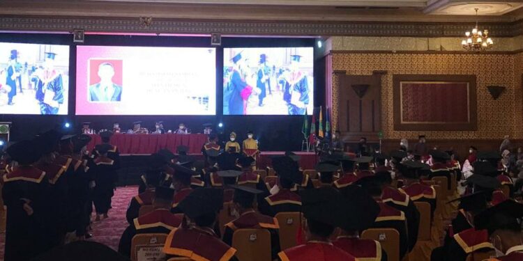 Gelar Wisuda Ke-3, Universitas Muhammadiyah Jambi Wisudakan 498 Mahasiswa