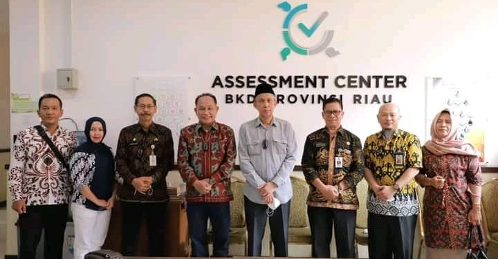 Pastikan Seleksi JPT Berjalan Lancar, Sekda Tanjab Barat Tinjau Pelaksanaan Tes Di Hari Kedua