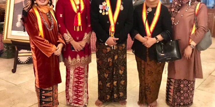 NEL AINI,Wako Ahmadi dan Ibuk Herlina Terima Gelar Kehormatan