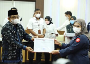 Kembali Raih Prestasi, Bupati Tanjab Barat Terima Tiga Penghargaan dari KPK RI
