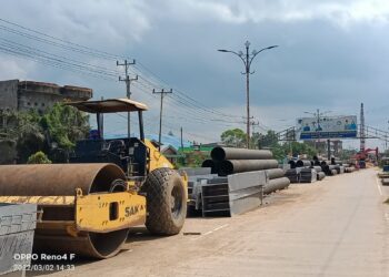 Akses Jalan di Sulap Jadi Tumpukan Material Proyek jembatan Parit gompong