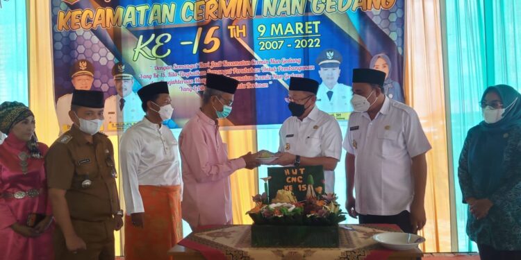 Bupati Sarolangun Hadiri Peringatan Hari Jadi Kecamatan Cerminan Gedang ke-15