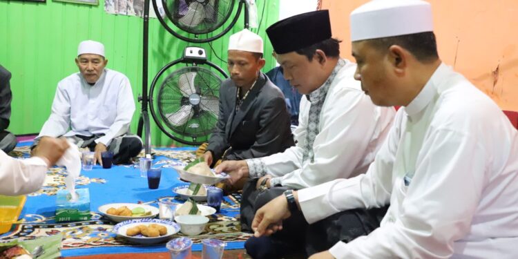 Wabup Hairan Takziah Kerumah Duka Kakak Ipar Bupati