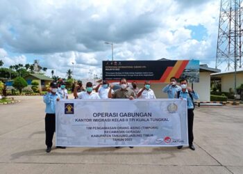 TIMPORA Imigrasi Kuala Tungkal Lakukan Operasi Gabungan di Perusahaan Pengguna TKA di wilayah Tanjab Timur