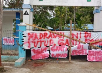 Madrasah Ibtidaiyah Negeri 2 Kerinci Disegel Wali Murid, Tuntut Kepsek Diganti