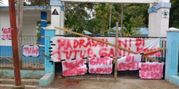 Madrasah Ibtidaiyah Negeri 2 Kerinci Disegel Wali Murid, Tuntut Kepsek Diganti