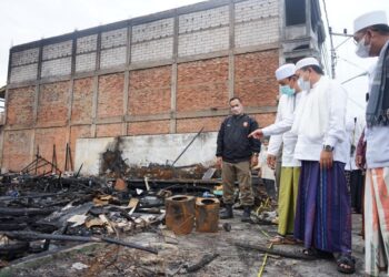 Tinjau Lokasi Kebakaran, Al Haris Pastikan Pemerintah Hadir Bantu Masyarakat