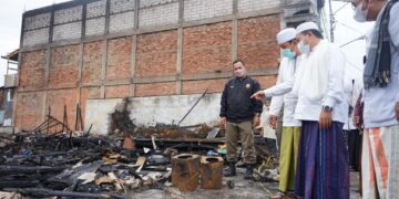 Tinjau Lokasi Kebakaran, Al Haris Pastikan Pemerintah Hadir Bantu Masyarakat