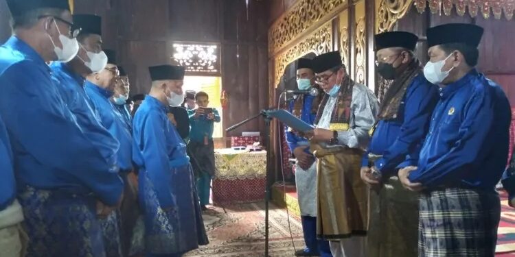 Bupati Cek Endra Hadiri Pengukuhan Pengurus LAM Sarolangun
