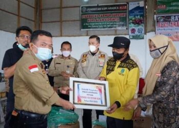 Al Haris Ajak Petani Pertahankan Kualitas Kopi Kerinci